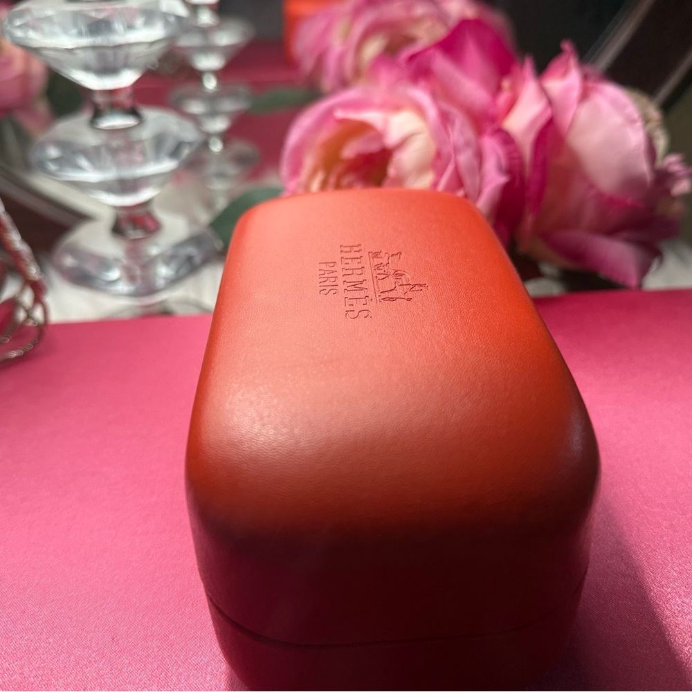 Premium Luxury Hermes Leather hard eye glass case made in Paris France. - Picture 2 of 11